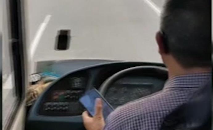 乘客举报司机玩手机，被客运公司奖两千元