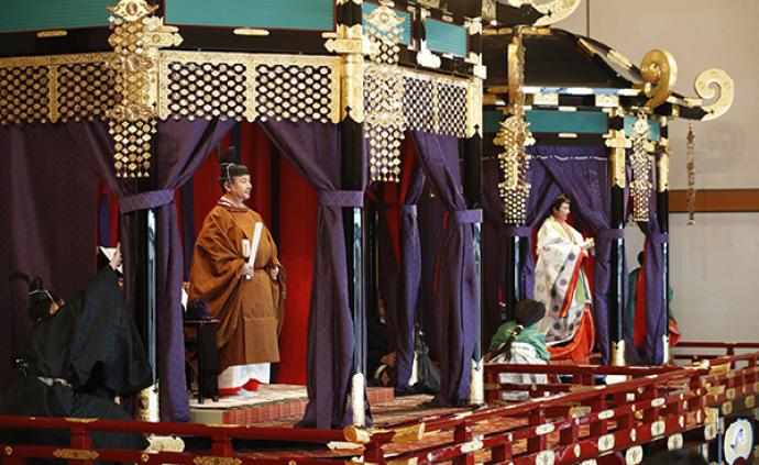 日本民众对天皇即位态度各异：有人高兴，有人抱怨交通受影响