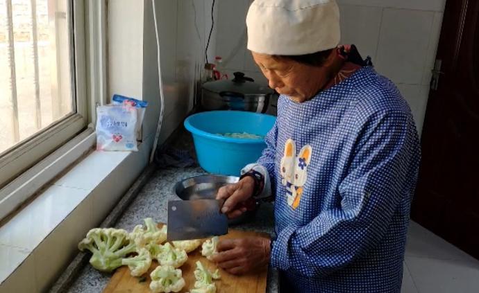 孝老敬亲照片做饭图片