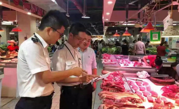 被曝光后，深圳市监现场查扣“问题猪肉”