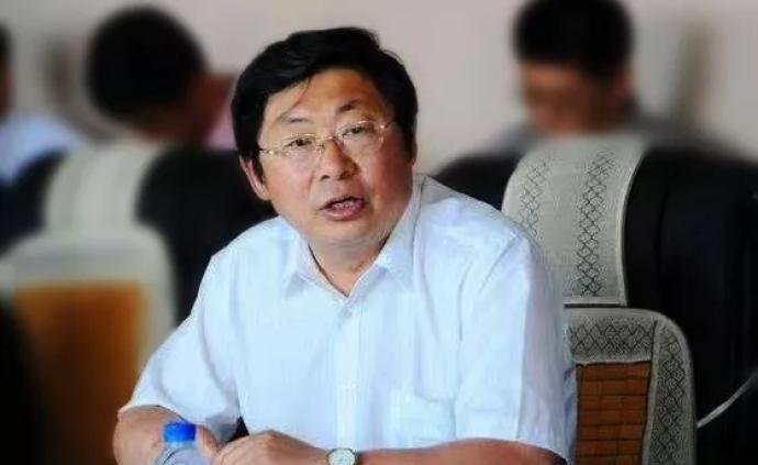 哈爾濱金融學院原院長鄧福慶涉嫌受賄案開庭，領導干部旁聽