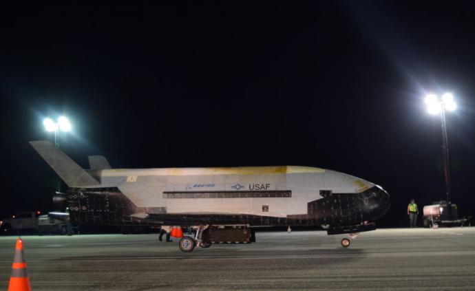X-37B在轨飞行780天返回地球，“部署多颗秘密卫星”