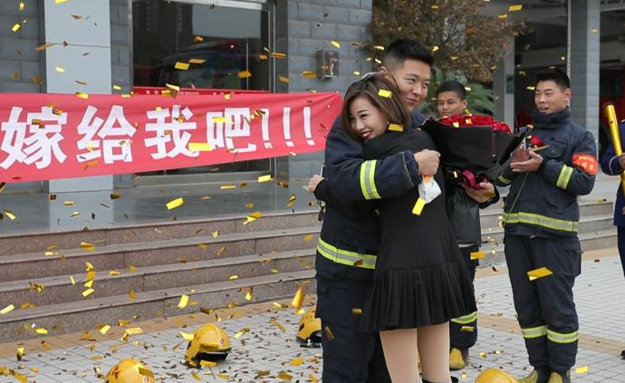 消防员离队当天求婚女友：一段新的开始