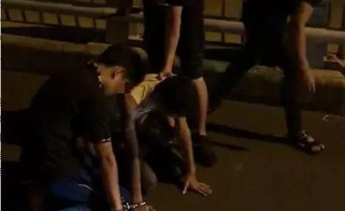 海南定安3个“蒙面人”晚上持刀飞车抢劫学生：已被警方刑拘