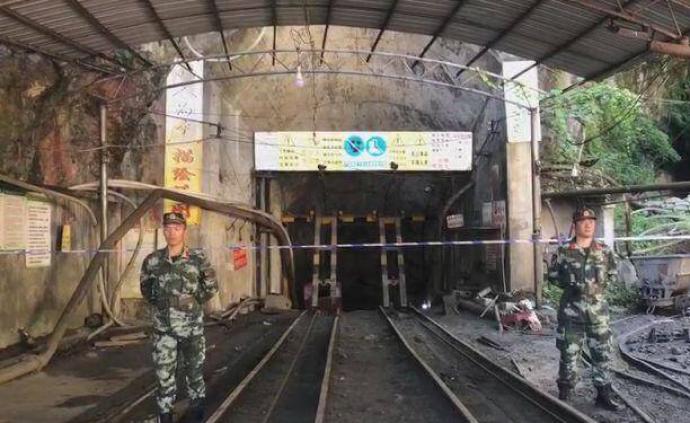 广西南丹矿井冒顶事故有11人被困，其中2人已遇难