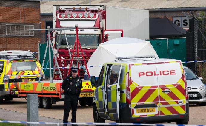 英国警方再通缉两人：找到他们对“死亡卡车案”调查至关重要
