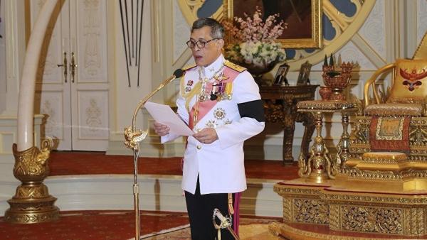 泰国王室解职4人，有人通奸有人极其邪恶