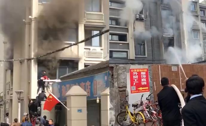 搭“人梯”救人城管:居民對我們有改觀