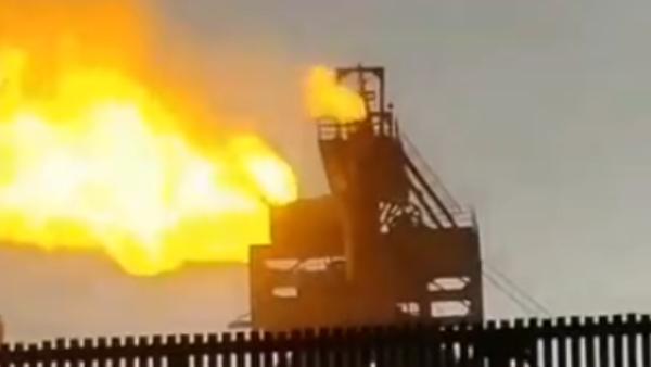 吉林钢铁厂高炉爆炸喷火舌，1死2伤