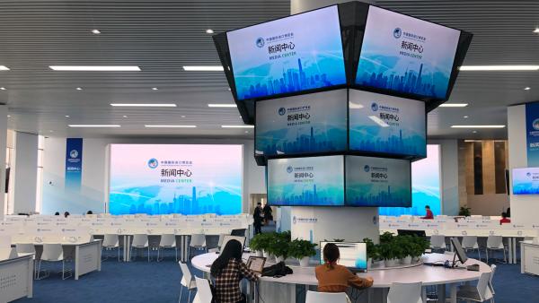 第二届进博会新闻中心正式启用，首次提供5G信号服务