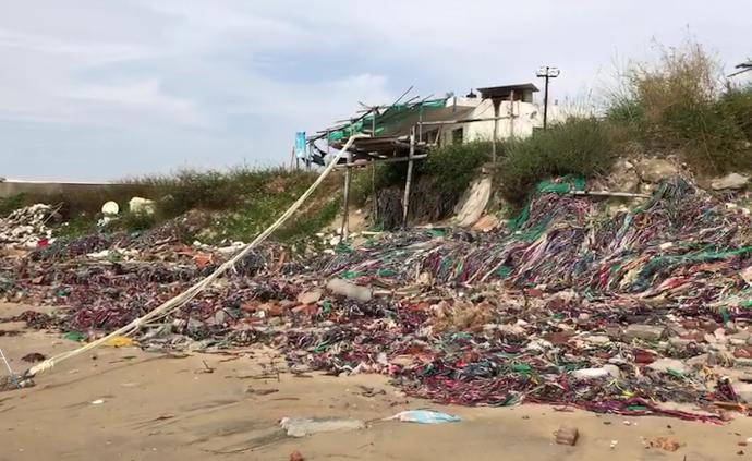 湛江海岸堆出一公里长“彩虹垃圾带”