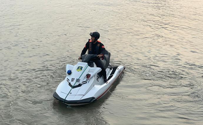 水上摩托艇、水下机器人……港航公安保障进博会有“黑科技”