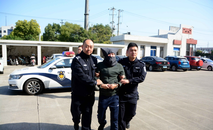 江苏启东警方成功敦促公安部A级通缉令在逃人员杨勇回国自首