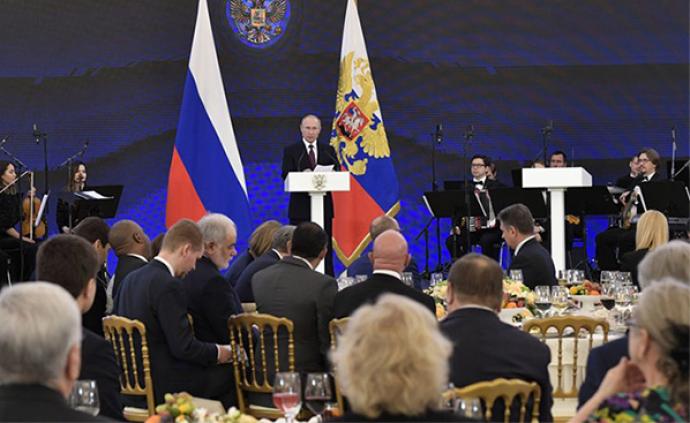 俄罗斯“人民团结日”，普京向16名外国公民颁发国家级奖章