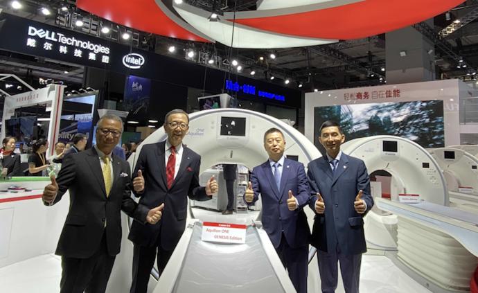 两台“AI+医学影像”全新CT在进博会举行中国首发