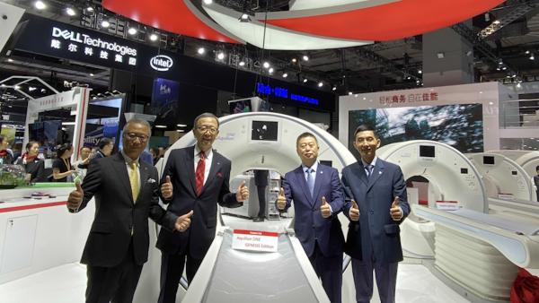 两台“AI+医学影像”全新CT在进博会举行中国首发
