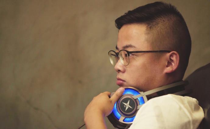 重庆县城里的民间电竞队：“网瘾少年”专业做电竞