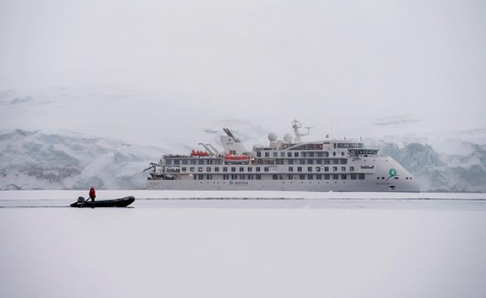 中国造首艘极地探险邮轮成功完成南极首航