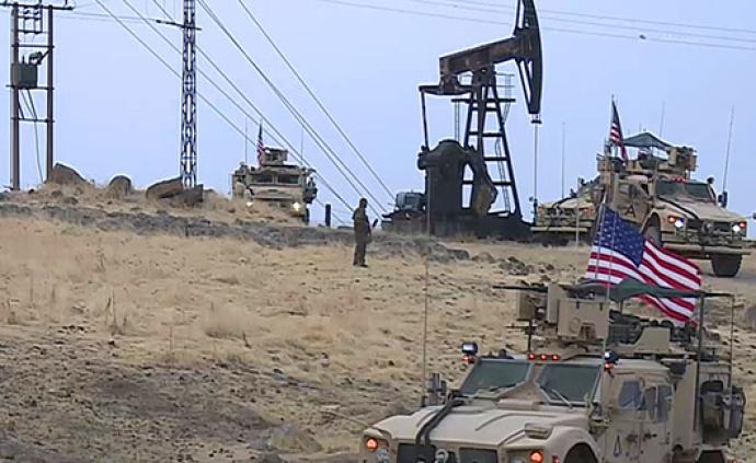 美军未撤出叙利亚东北部油田，美国称石油开采权仍属于叙政府