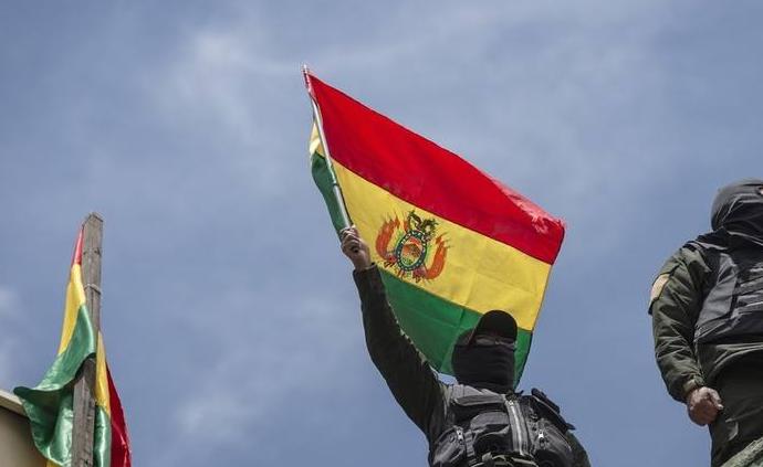 玻利维亚陷入政治真空，反对派参议员暂代临时总统