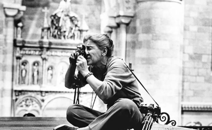 俯瞰1980年斜桥弄一带，马格南女摄影师站在老电视塔上