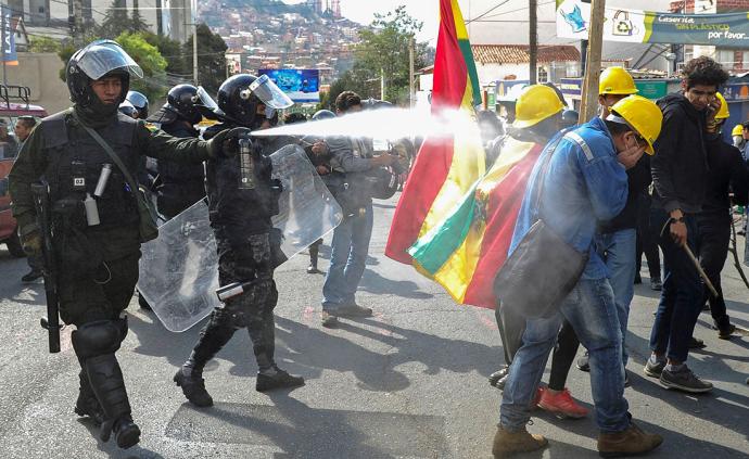 直播录像丨玻利维亚局势失控：总统辞职出国避难、骚乱继续