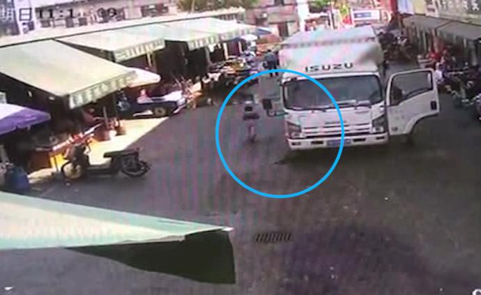 深圳一4岁男童被货车撞倒碾压身亡