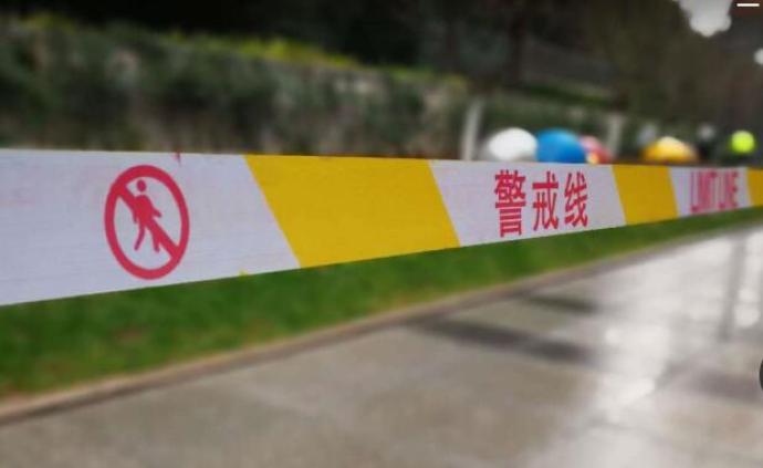 杭州两货车碰撞致两人受伤：其中一辆核载4人、实载11人