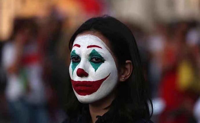 《小丑》：全球抗争浪潮语境下的空洞“剧场”