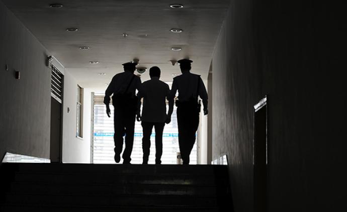 丽江监狱副监狱长和春宏涉受贿被逮捕，系主动投案配合调查
