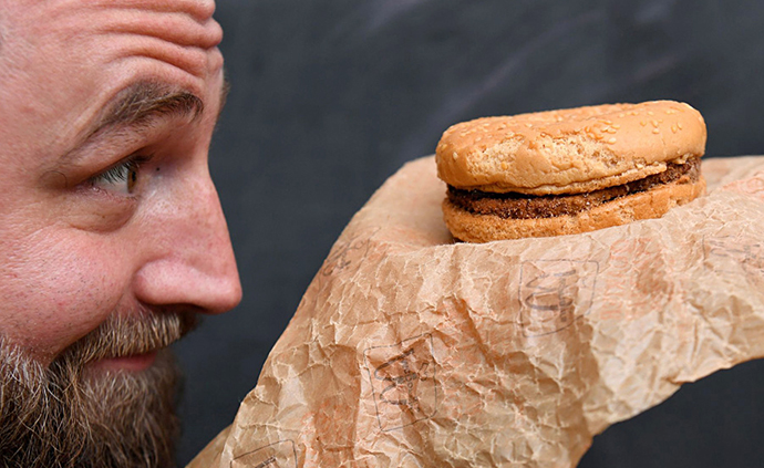 早安·世界｜一个保存了25年的麦当劳汉堡，如今依然完好