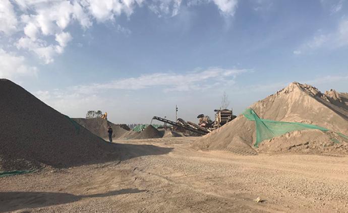 武汉一碎石厂疑违规在社区内开设运营数年，环境部门将调查