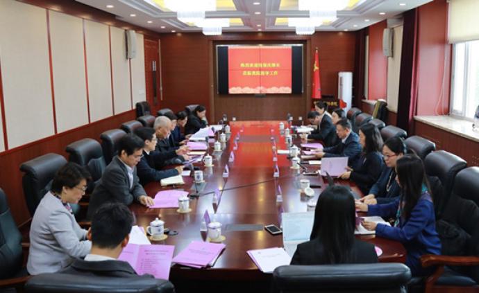 屠呦呦所在的中国中医科学院拟筹建大学，一周两会连续讨论
