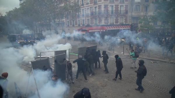 法国“黄背心”抗议一年，何时结束未知