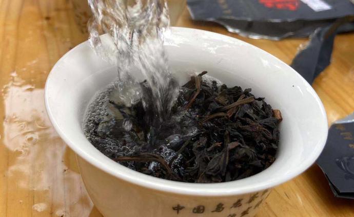 武夷山天心村斗茶，八百茶样角逐“茶王”