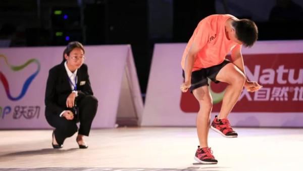 1秒跳绳7.6次，中国少年刷新世界纪录