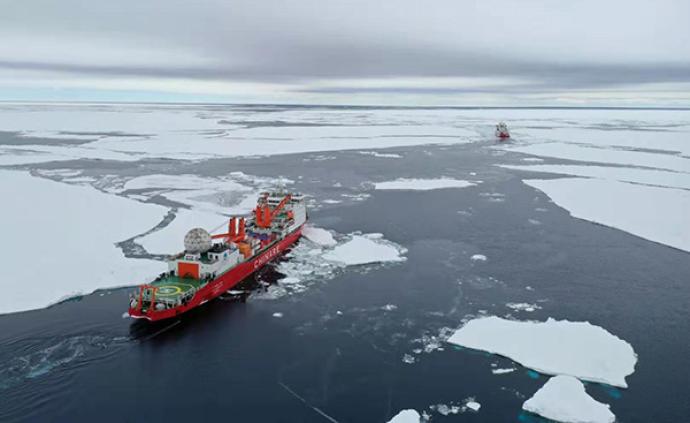 科考“双龙”抵南极外围，破冰前行