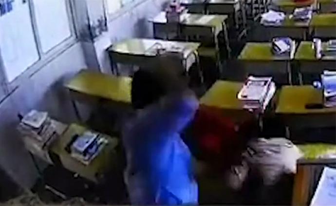 湖南一男子冲入教室暴打女教师13秒后逃离，警方介入调查
