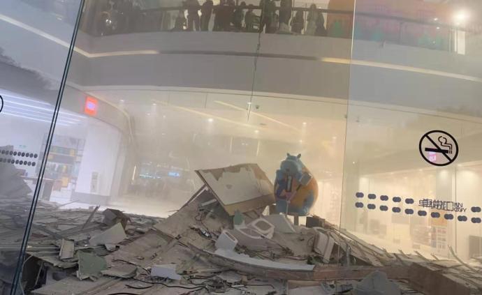 深圳卓悦汇商场天花板大面积坍塌