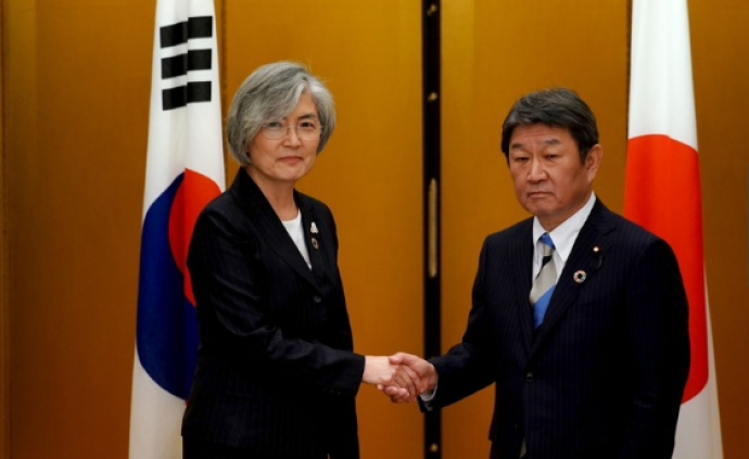 推迟“终止韩日军情协定”后，日韩外长首次举行会面