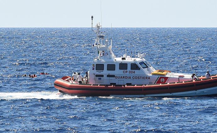 一非法移民船在意大利南部海域倾覆，约20人失踪