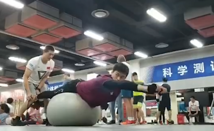 孫楊聽證會后首曬擼鐵視頻：一切貴在堅持 