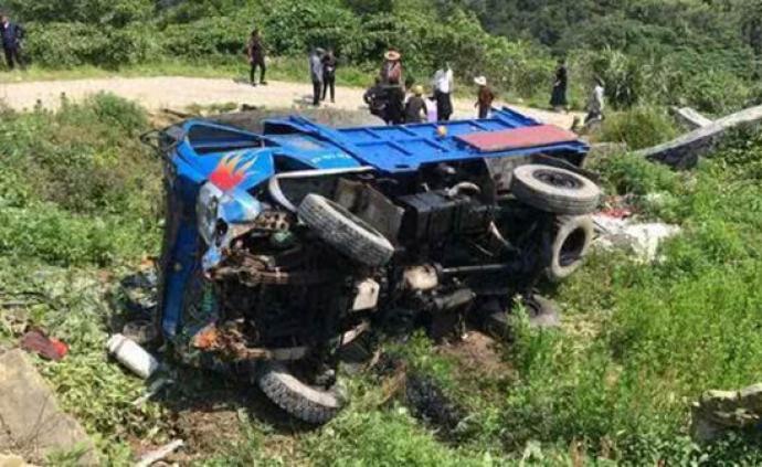 浙江温岭农用车侧翻致12死11伤，副市长等14人被追责