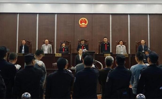广东潮州23人涉黑案一审宣判：破坏矿产资源矿霸获刑25年