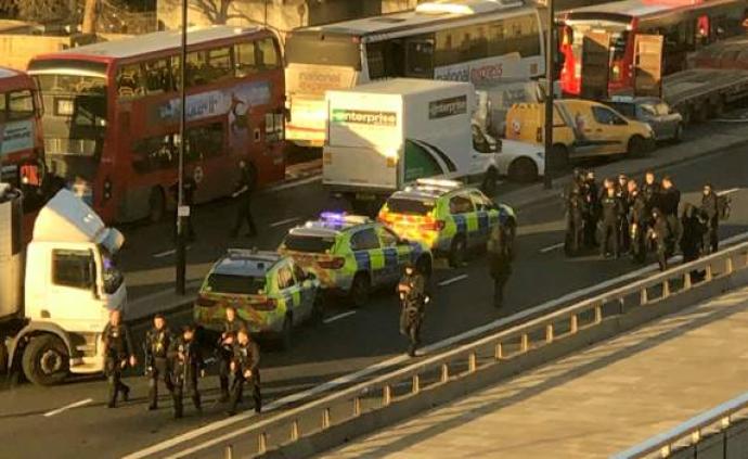 英国伦敦桥附近发生伤人事件，至少造成2人死亡