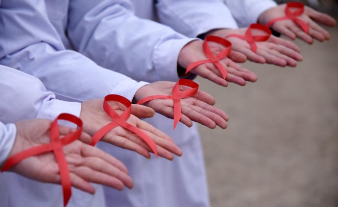 我国报告存活艾滋病感染者95.8万，性传播成主要传播途径