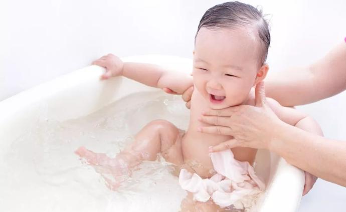 秋冬季如何给湿疹宝宝洗澡做屏障修复？