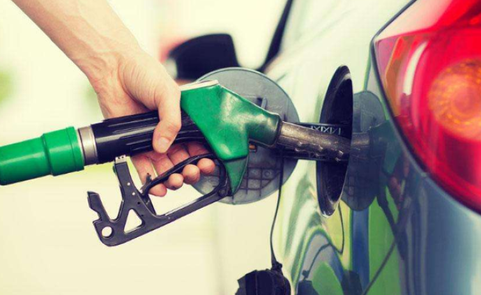 成品油价年内第14次上调，加满一箱92号汽油多花约2元