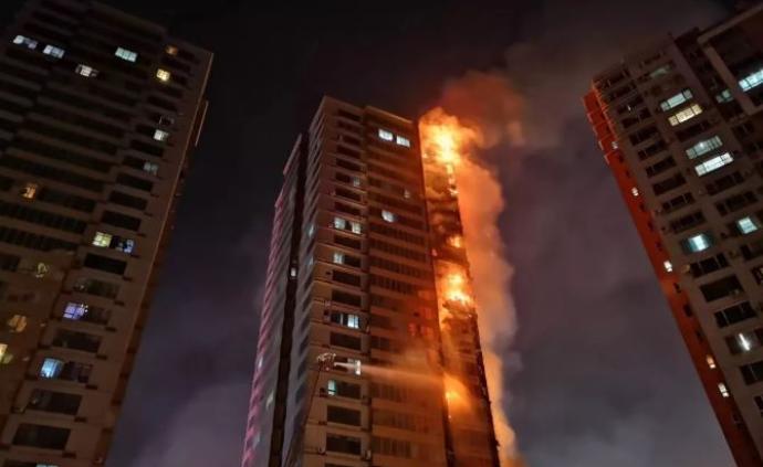 沈阳一住宅区两栋高层居民楼突发大火，暂无人员伤亡