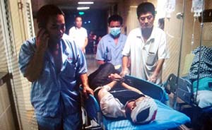 广州一男子疑醉酒当街追砍8人6人重伤，家属称其有精神病史